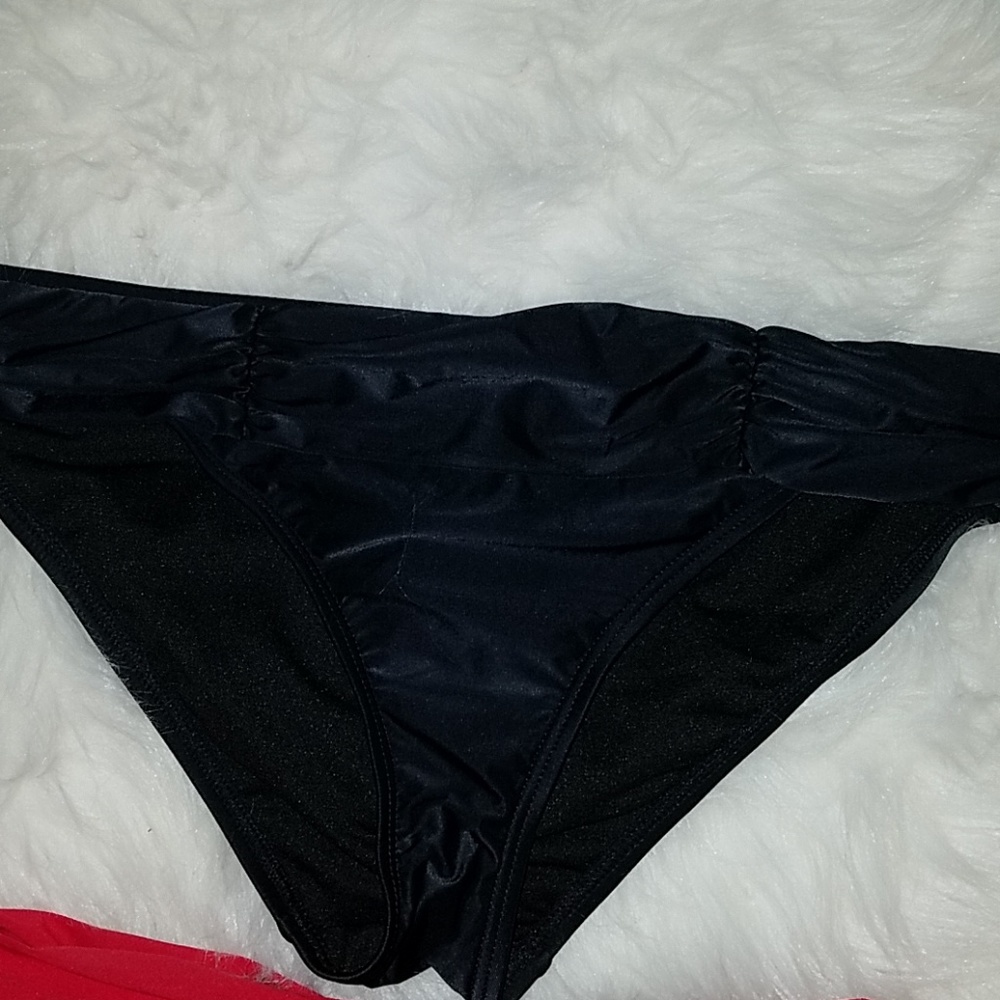 Bikinis - Picture 2 of 4